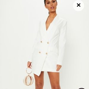 NWT CREAM  STUNNING BLAZER DRESS SIZE 2🔥